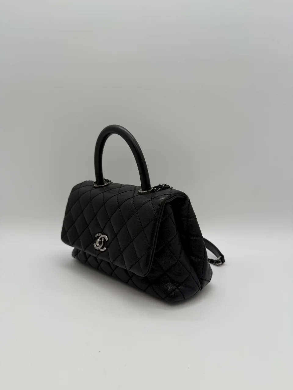 CHANEL CAVIAR COCO HANDE HANDBAG (22 SERIAL CODE) view 4