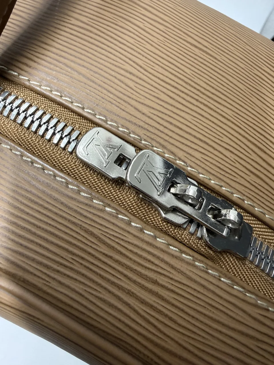 LV EPI SIRIUS 45 (BROWN) view 8