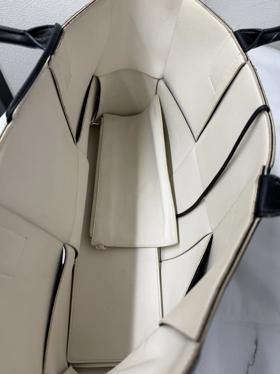 BOTTEGA VENETA ARCO hover
