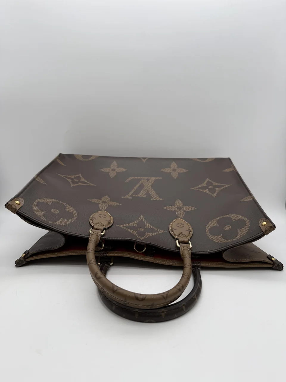 LOUIS VUITTON ON THE GO GM view 9