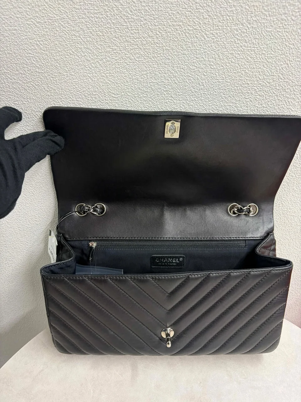 CHANEL LAMB SKIN CHEVRON CHAIN SHOULDER BAG (17 SERIAL CODE) hover