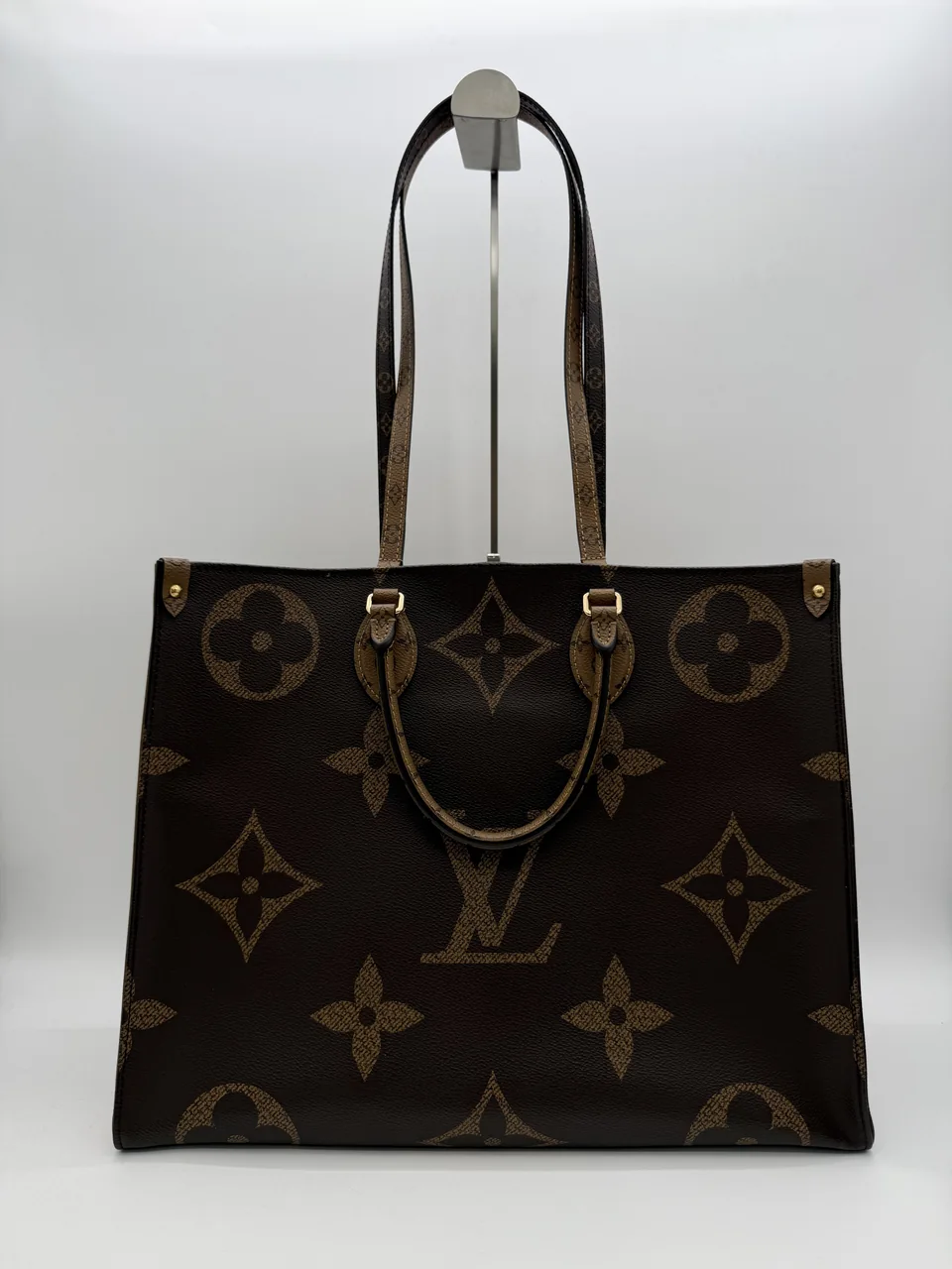 LOUIS VUITTON ON THE GO GM view 13