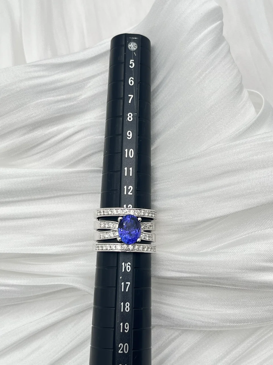 PT950 TANZANITE RING 2.6CTS 19G view 7