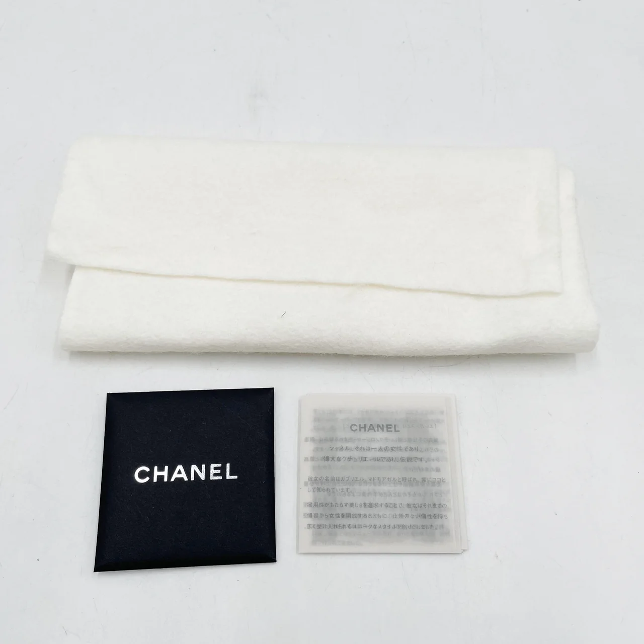 CHANEL BIFOLD WALLET (11 SERIAL CODE) hover
