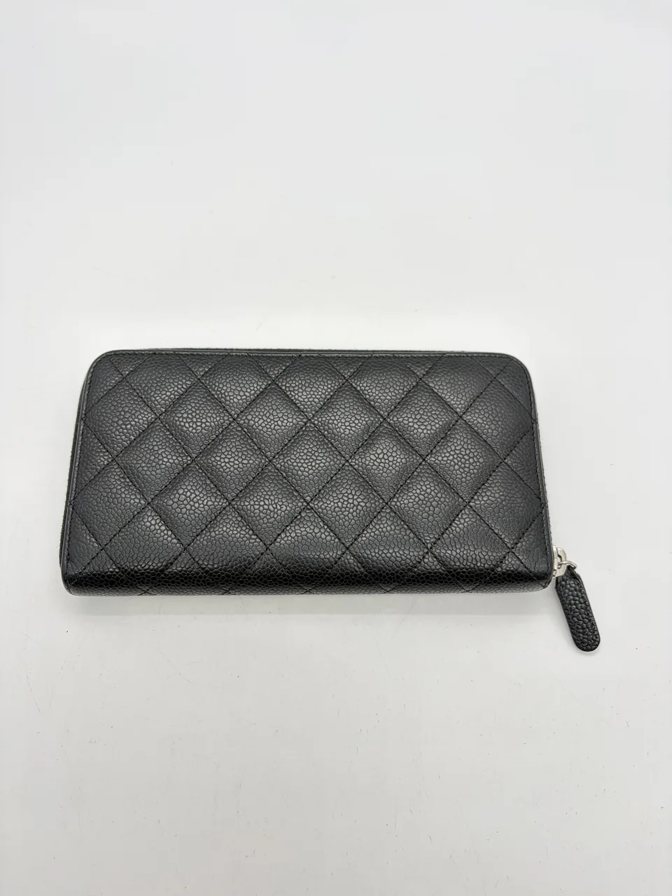 CHANEL CAVIAR ROUND WALLET (19 SERIAL CODE) hover