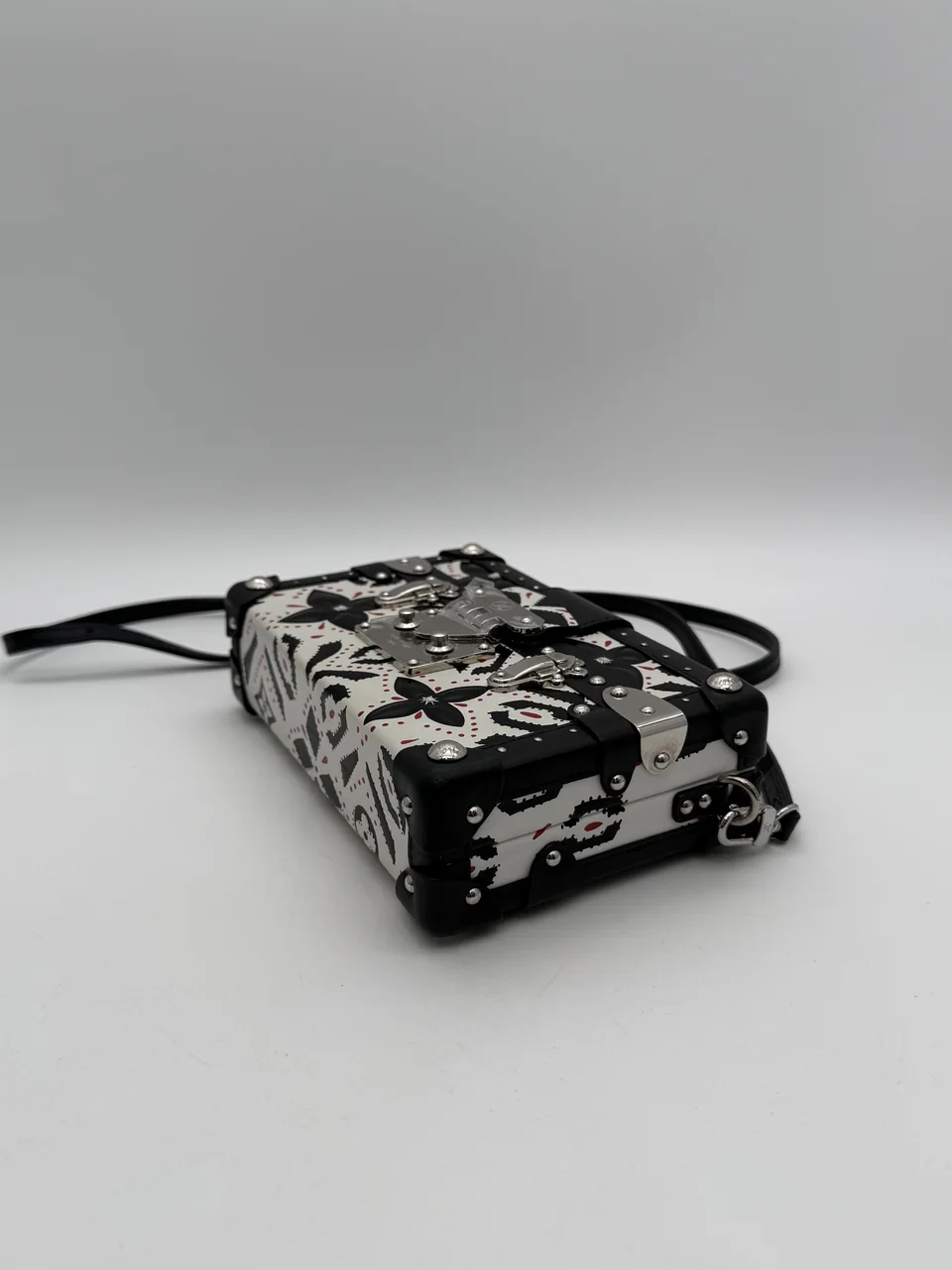 LV SHOULDER BAG view 8