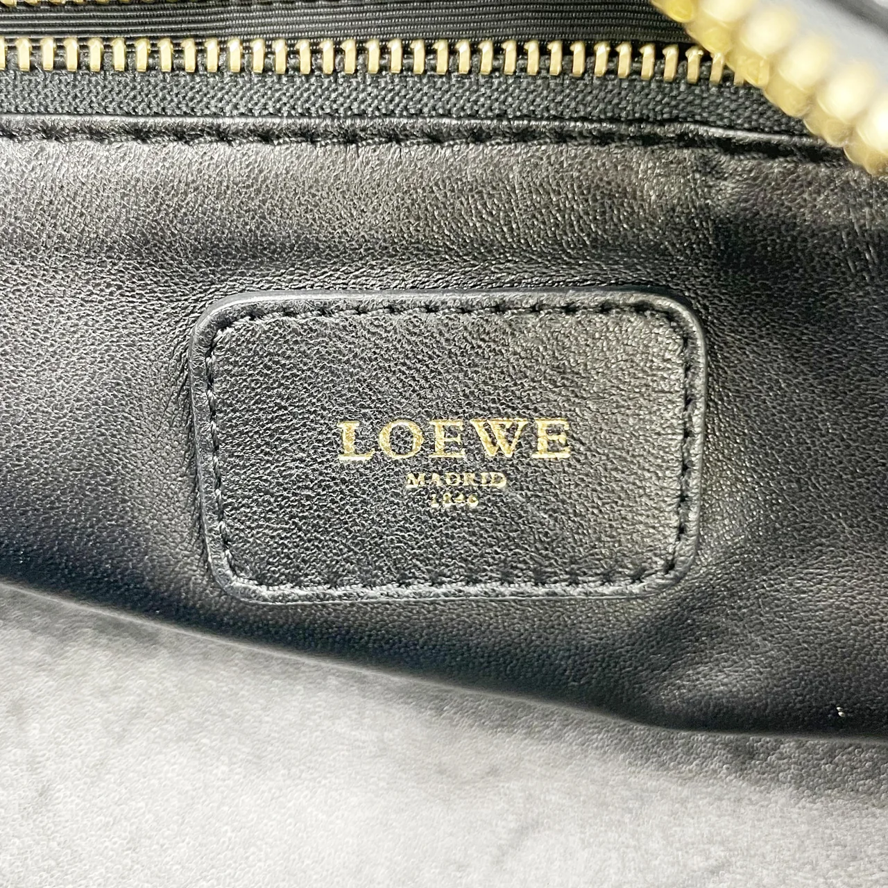 LOEWE AMAZONA (BLACK) view 5