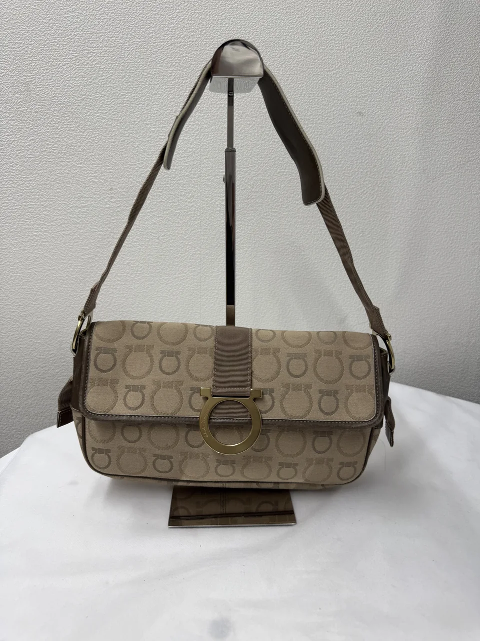 SALVATORE FERRAGAMO SHOULDER BAG