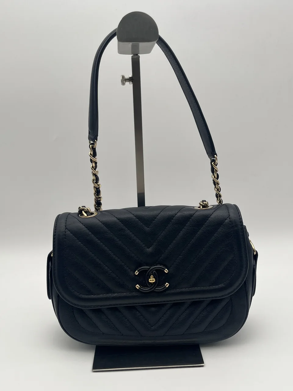 CHANEL V-STITCH SHOULDER BAG