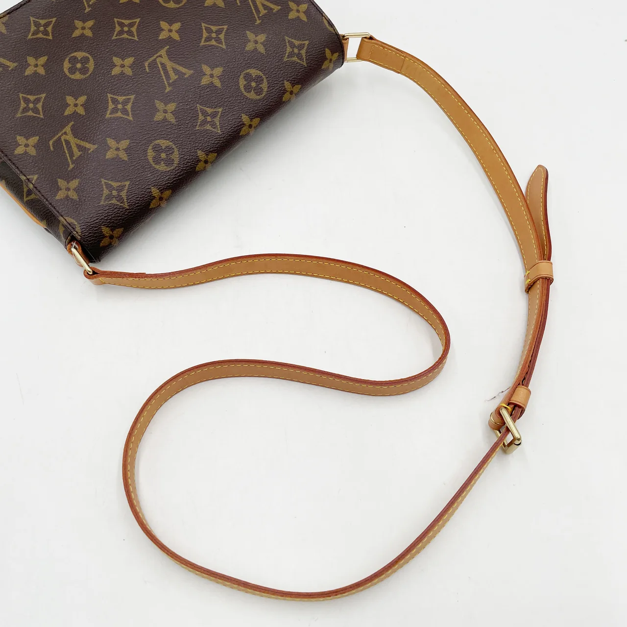 LV MONOGRAM MUSETTE TANGO SHORT view 7