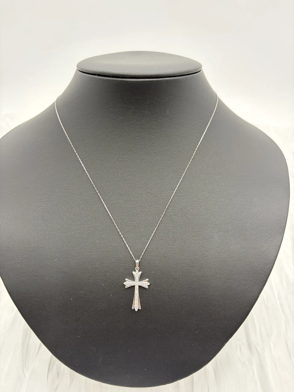 PT900 CROSS NECKLACE FD0.21CT 4.1G view 7