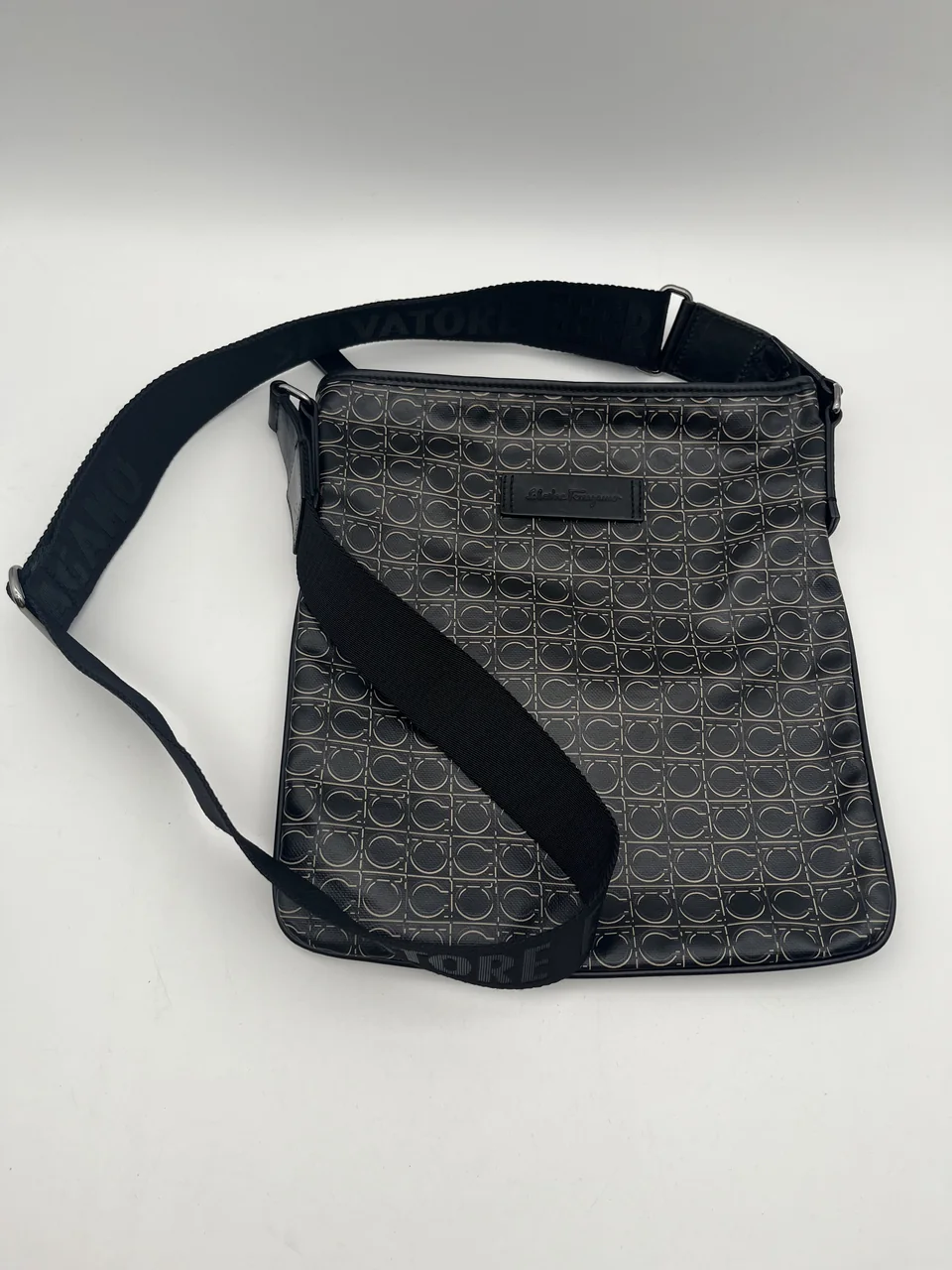SALVATORE FERRAGAMO BAG (BLACK)