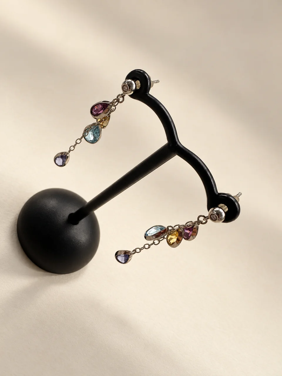 K18WG MULTISTONE EARRINGS FD0.01CT*2 1.32G hover