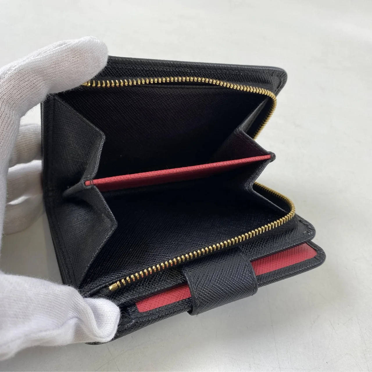 PRADA SAFFIANO BIFOLD WALLET (BLACK/PINK) view 4