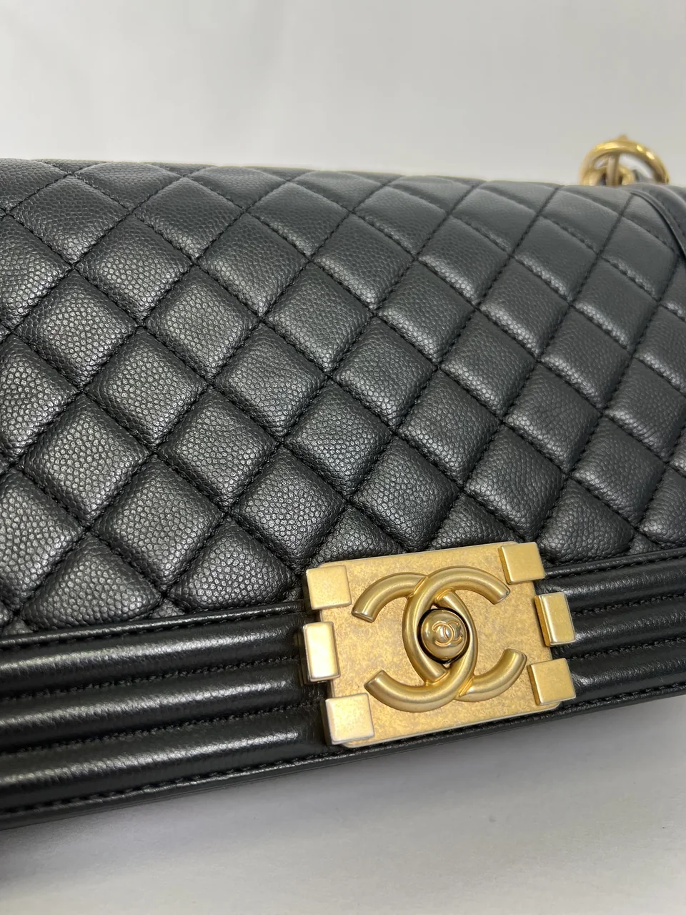 CHANEL CAVIAR LE BOY 25 view 11