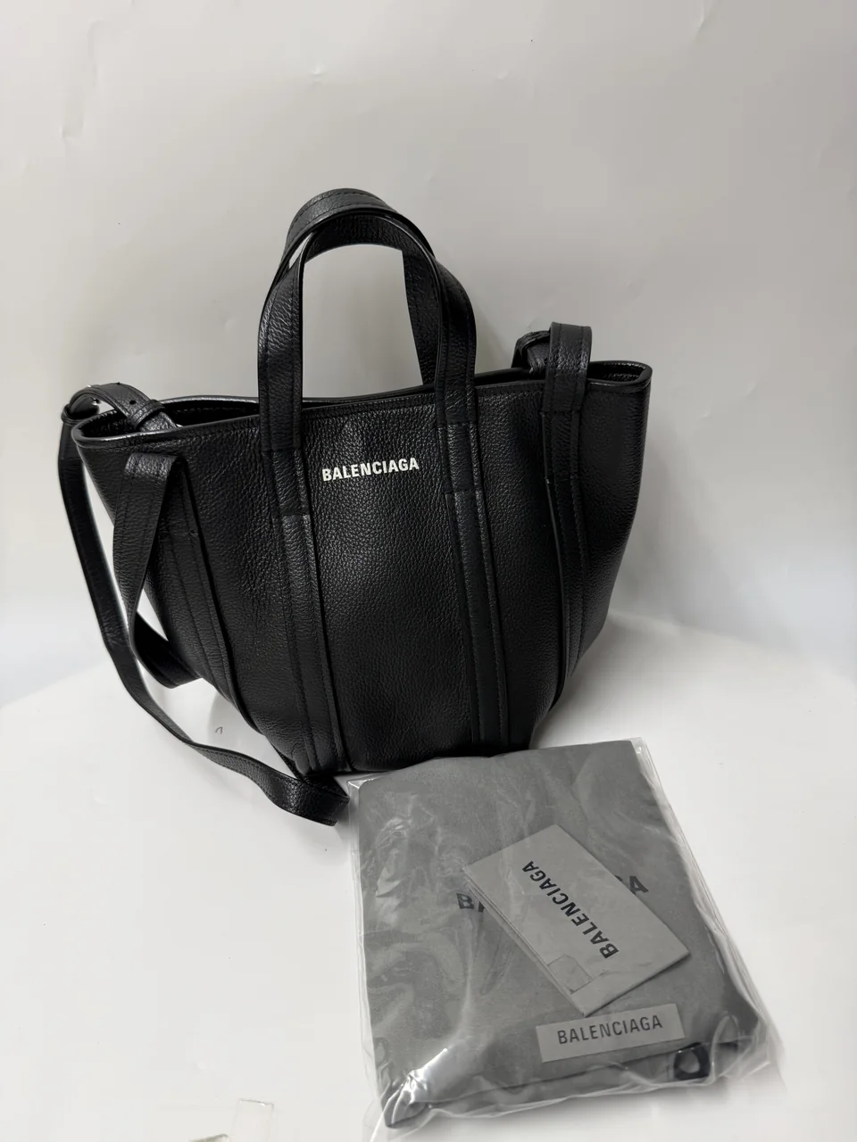BALENCIAGA EVERYDAY XS view 15