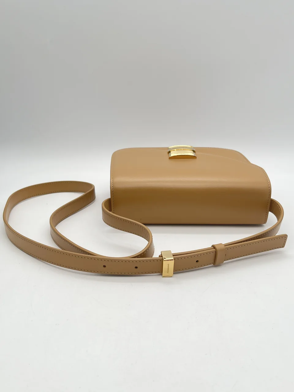 SALVATORE FERRAGAMO SHOULDER BAG (BEIGE) view 3
