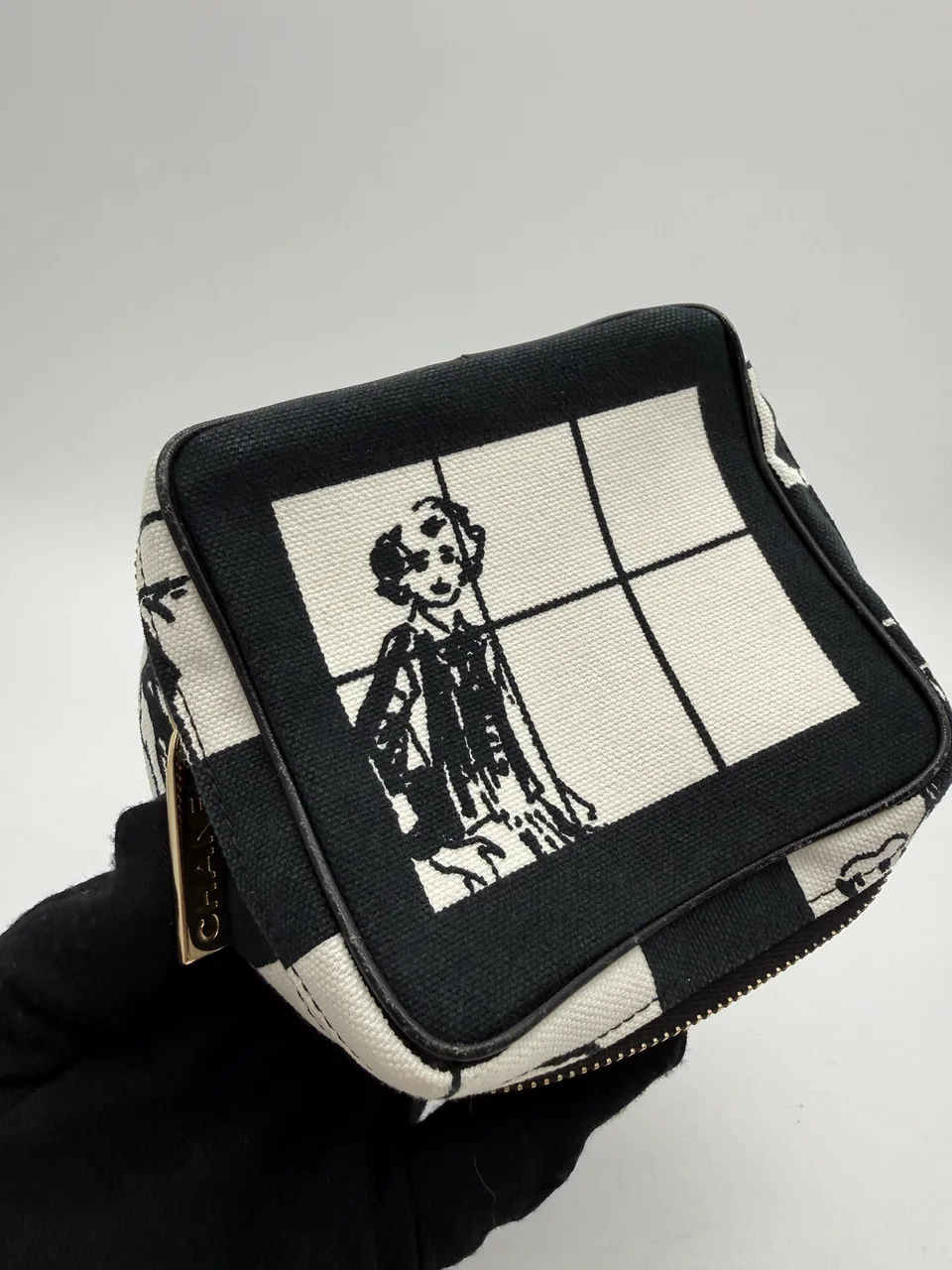 CHANEL VANITY POUCH view 3
