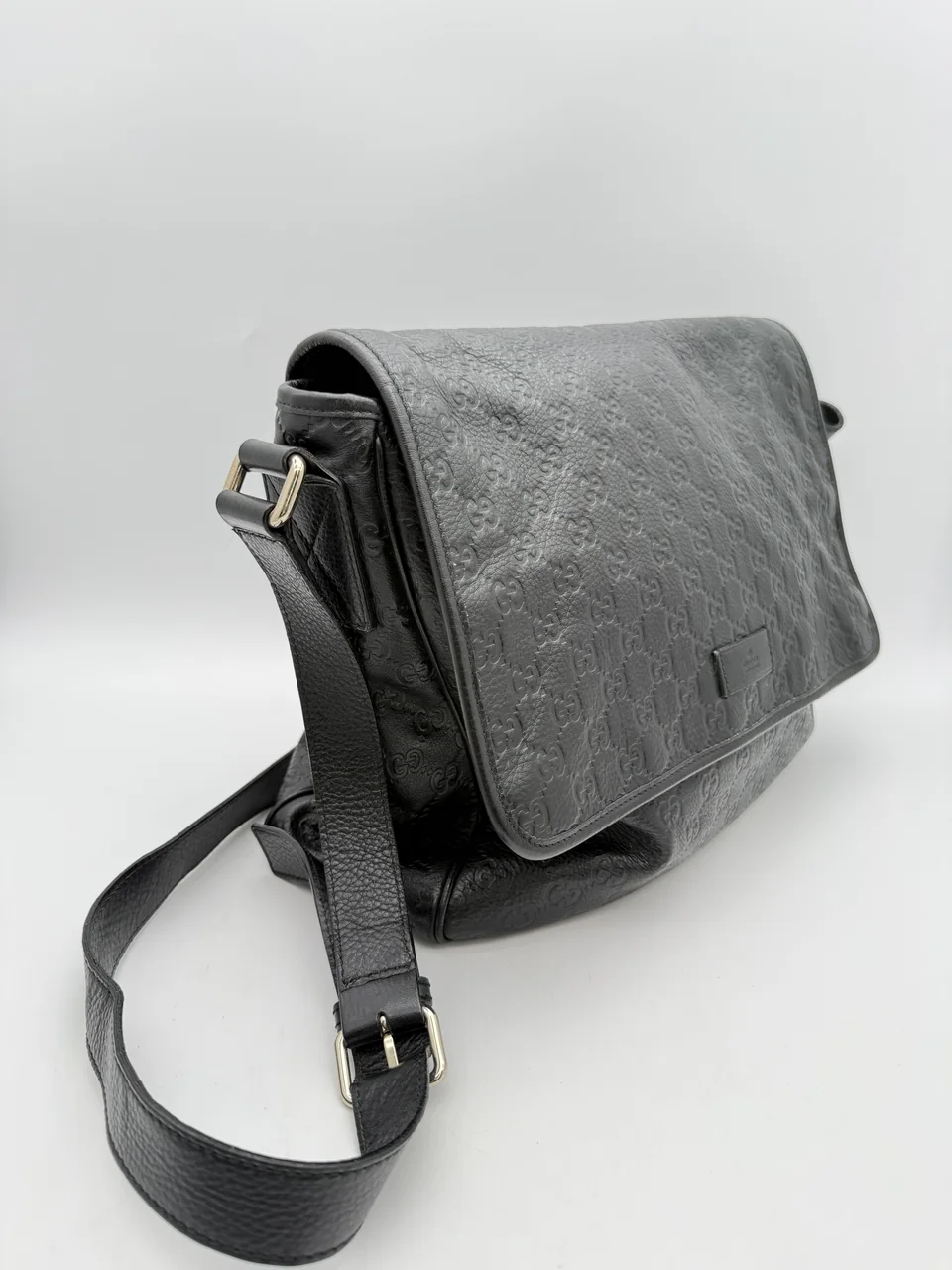 GUCCI GUCCISSIMA SHOULDER BAG (BLACK) view 4