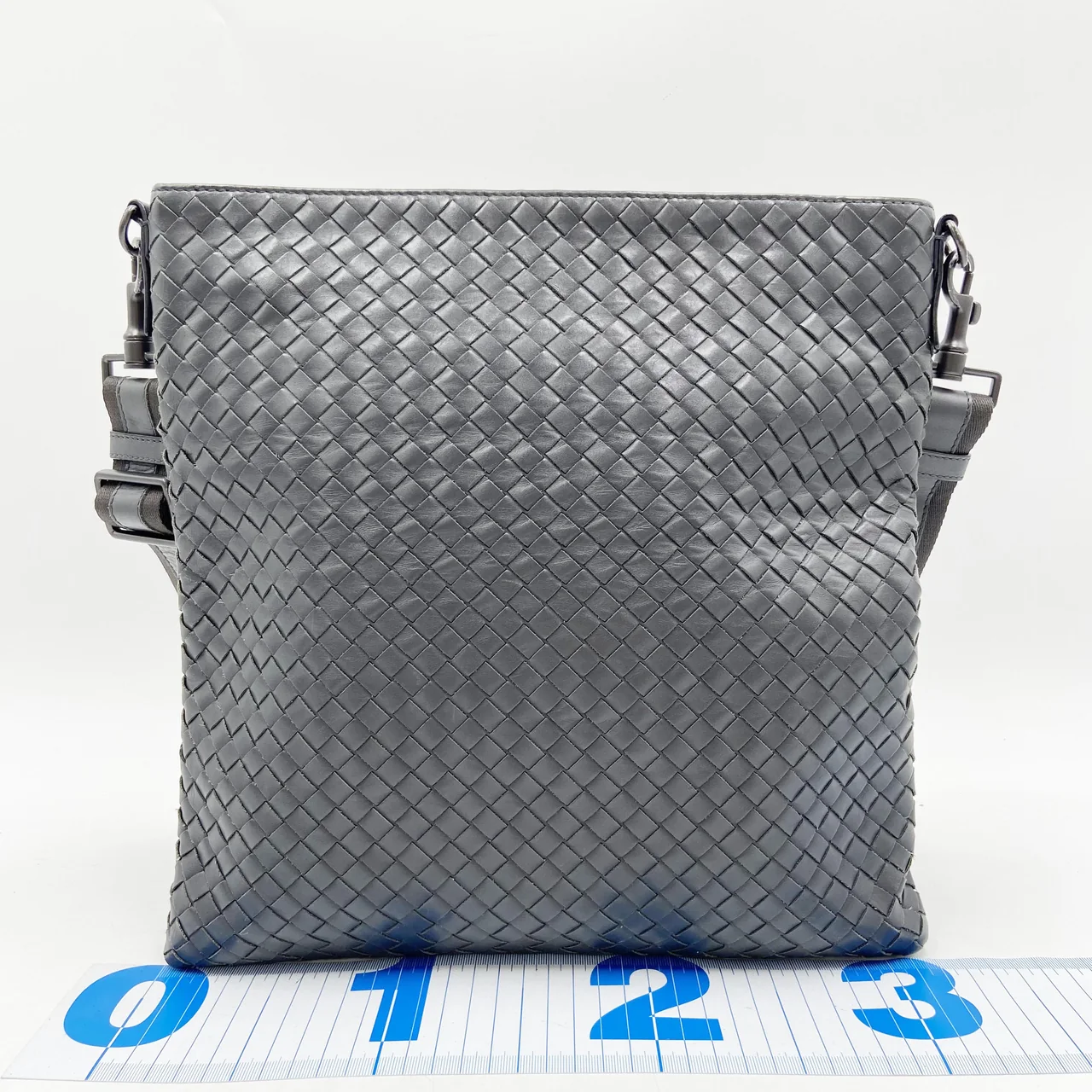 BOTTEGA VENETA INTRECCIATO SHOULDER BAG (BLACK) hover