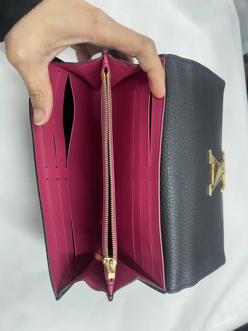 LV PORTEFEUILLE CAPUCINE view 9