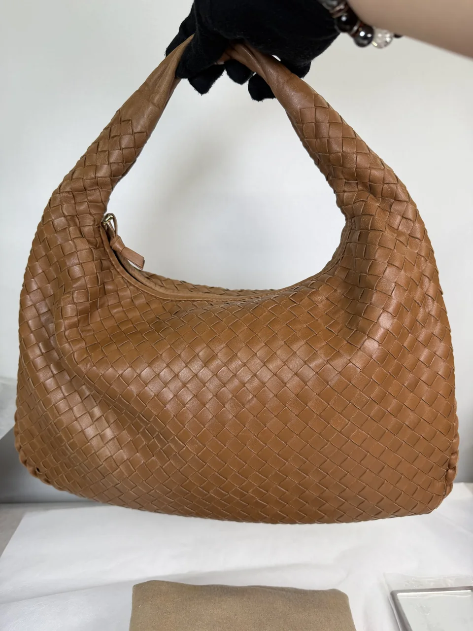 BOTTEGA VENETA INTRECCIATO HOBO MEDIUM (BROWN) view 3