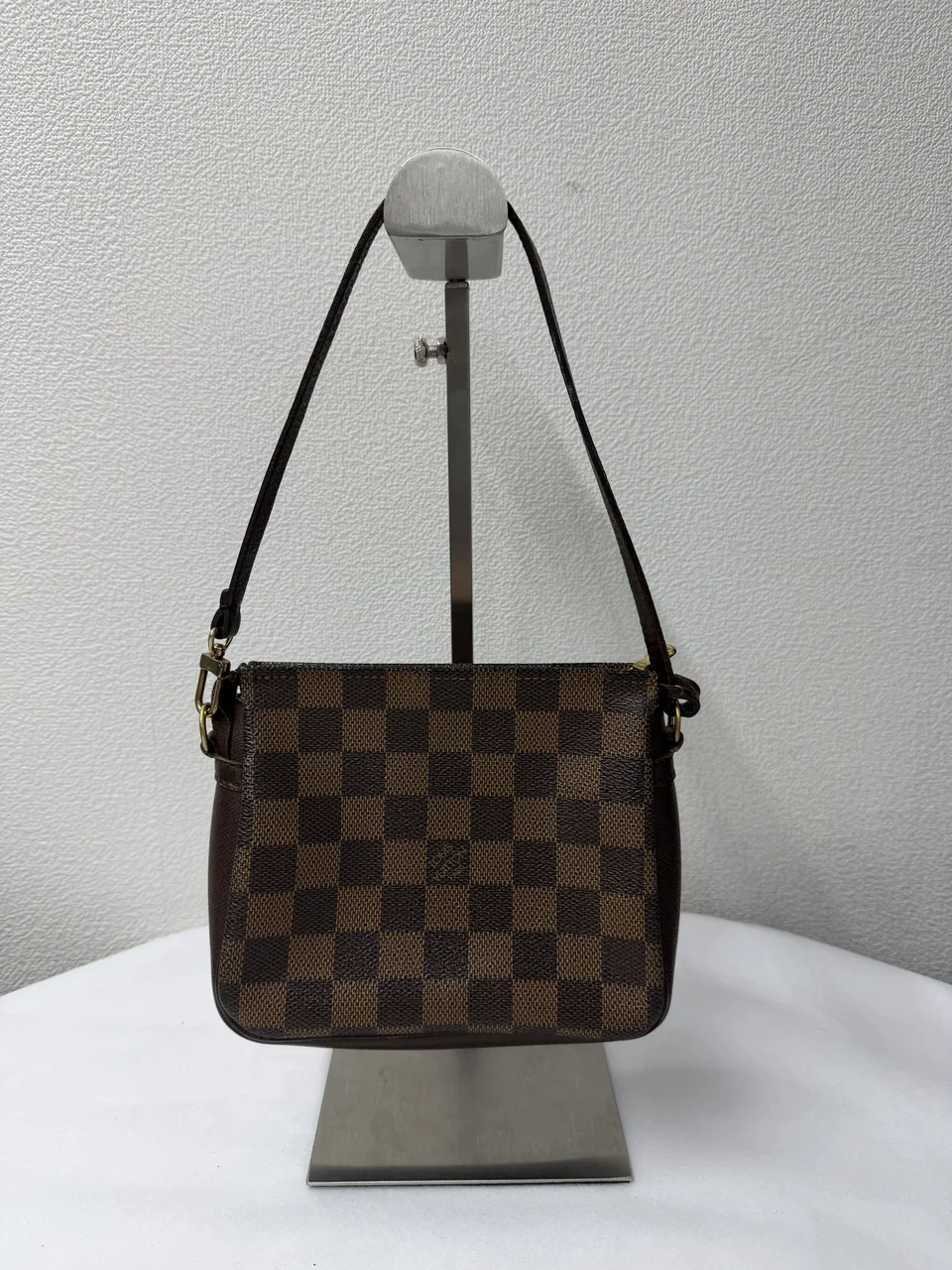 LV DAMIER TROUSSE MAKEUP view 11