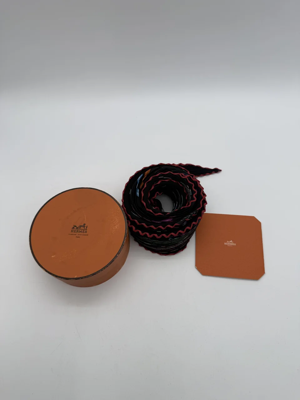 HERMES PLEATED SCARF (BLACK)