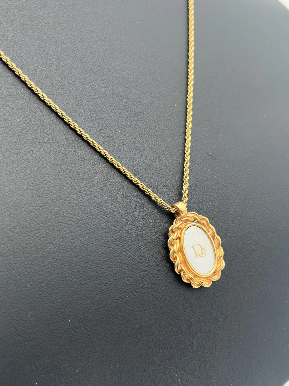 DIOR NECKLACE hover