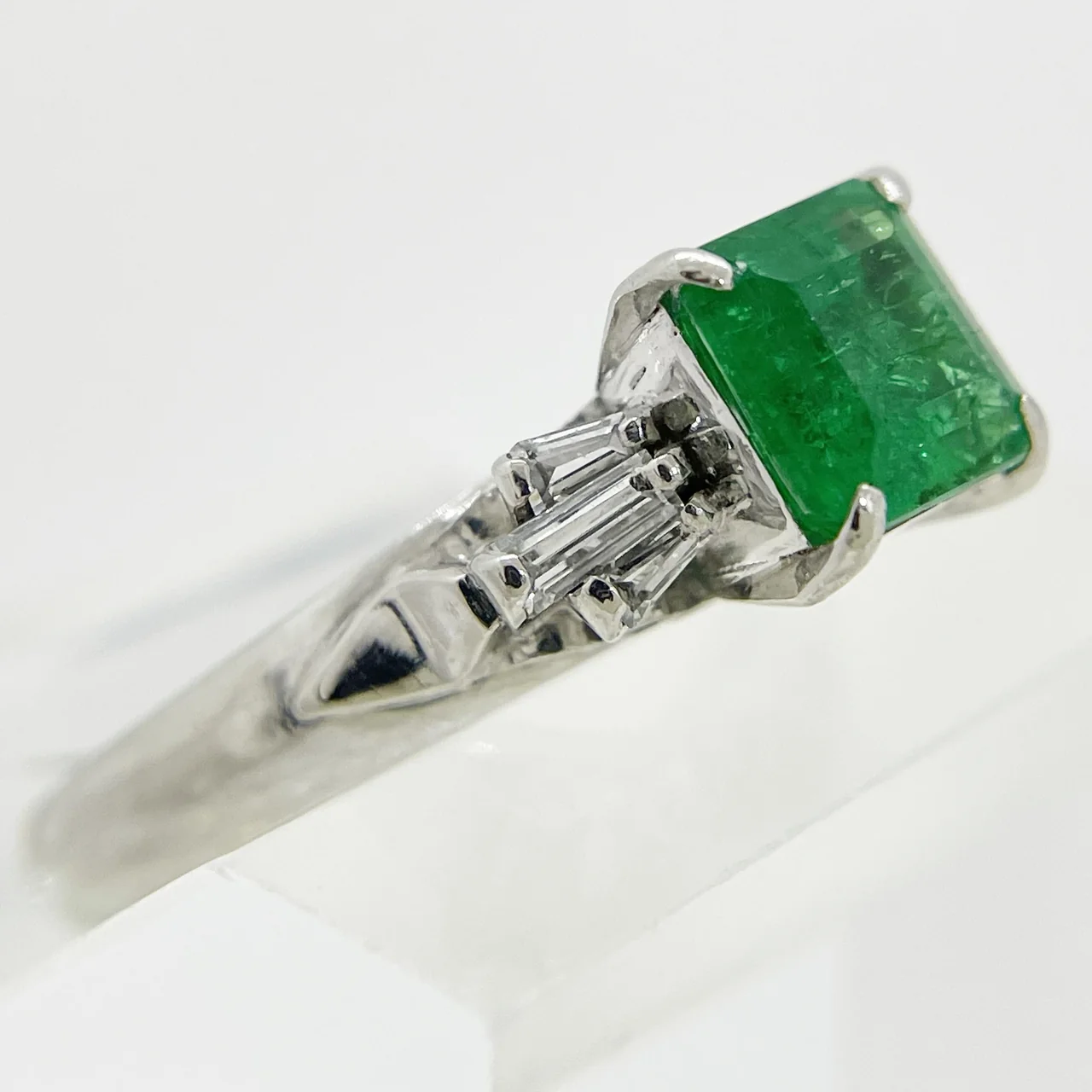 PM850 EMERALD RING E1.04CTS 4.7G hover