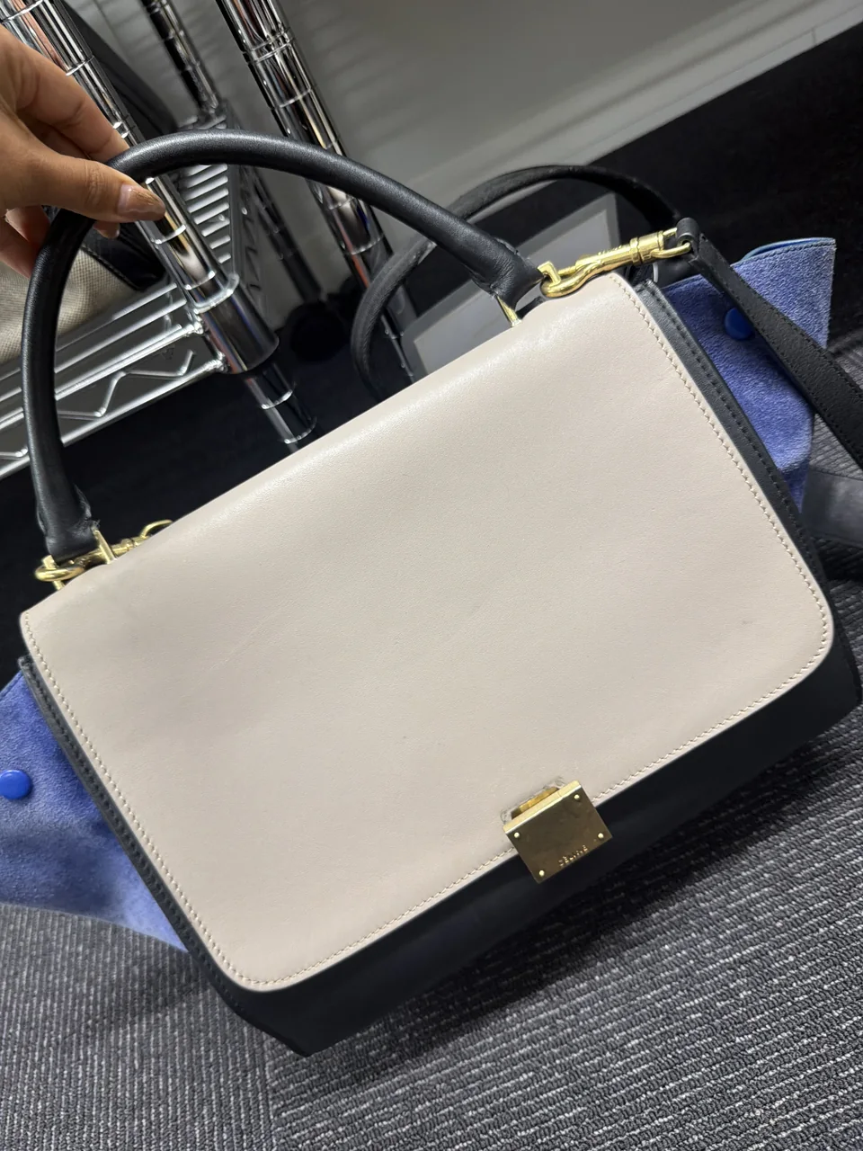 AJ-8 2025-03-30T00:00:00.000Z CELINE TRAPEZE BAG