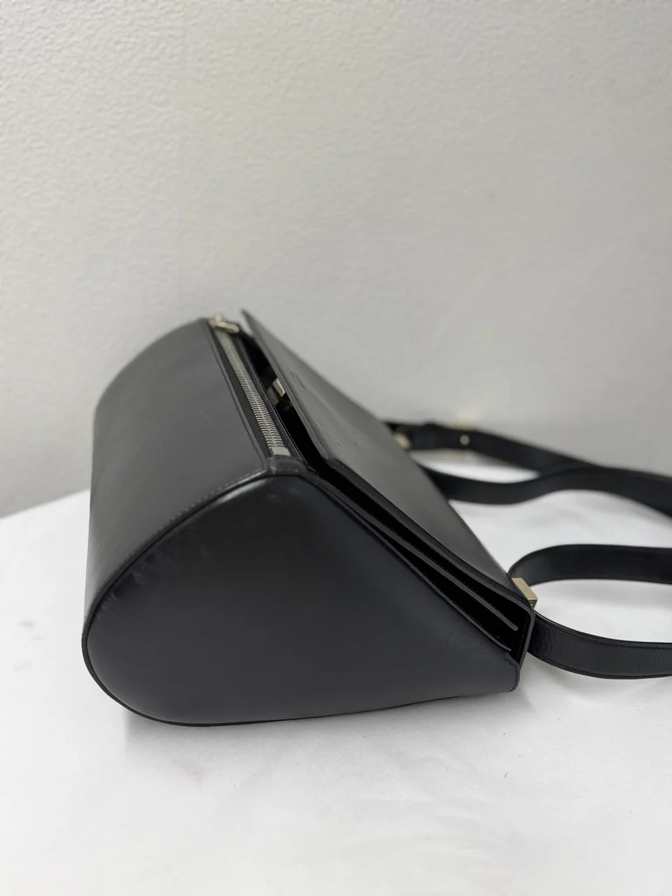 GIVENCHY SHOULDER BAG (BLACK) view 4