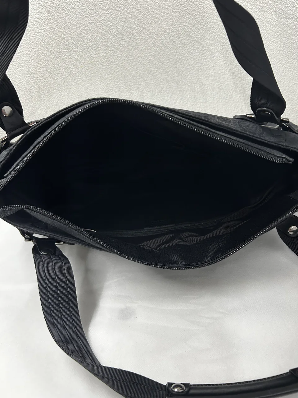 SALVATORE FERRAGAMO GANCINI TOTE BAG (BLACK) hover