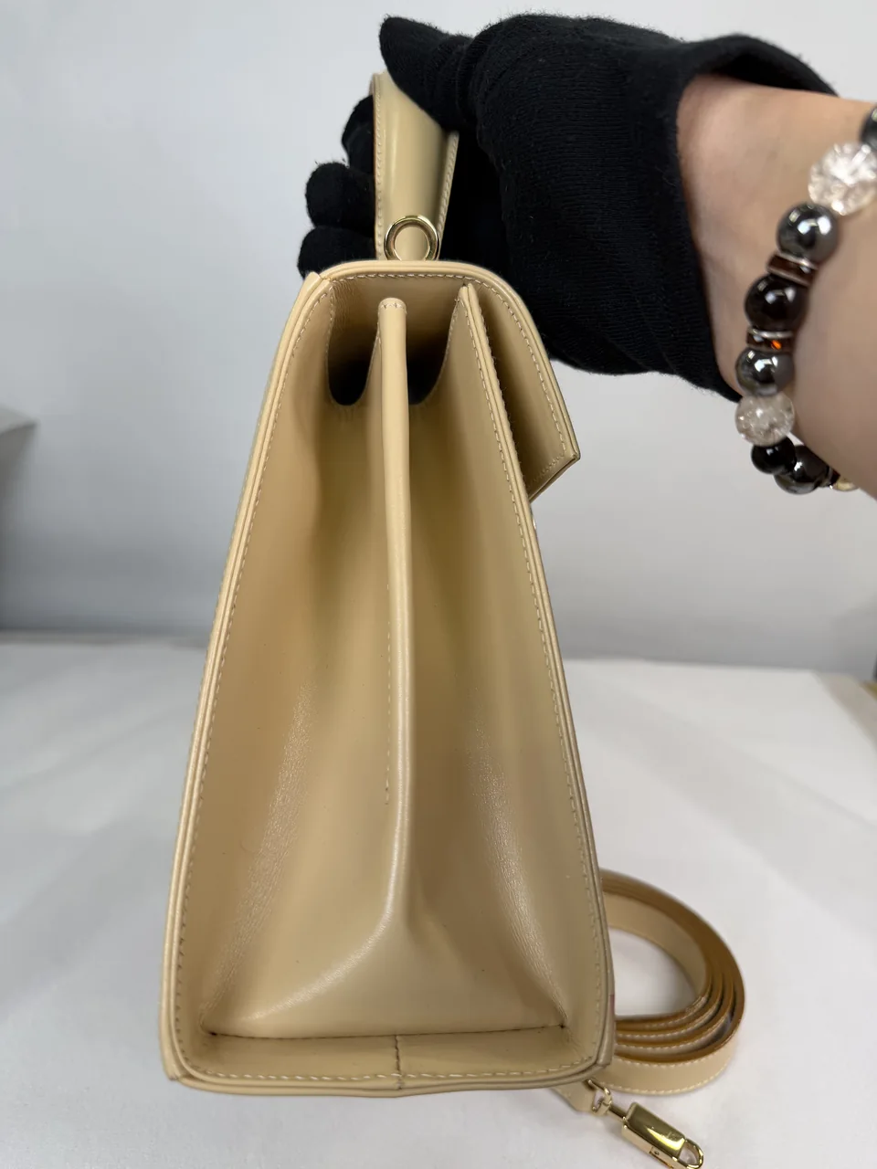 SALVATORE FERRAGAMO GANCINI HANDBAG (BEIGE) view 3