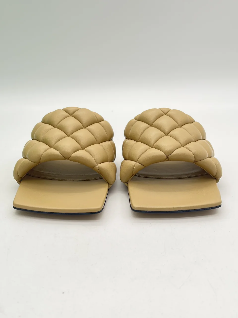 BOTTEGA VENETA SANDALS (SIZE 40) hover