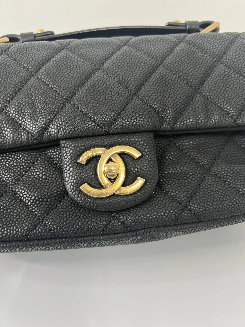 CHANEL CAVIAR MATELASSE HAND BAG (17 SERIAL CODE) view 6