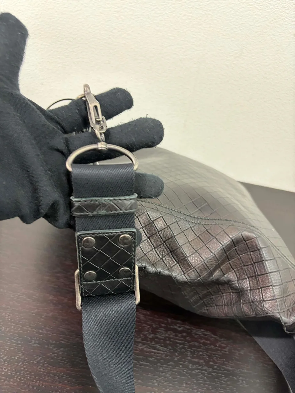 BOTTEGA VENETA INTRECCIATO SHOULDER BAG (BLACK) view 3