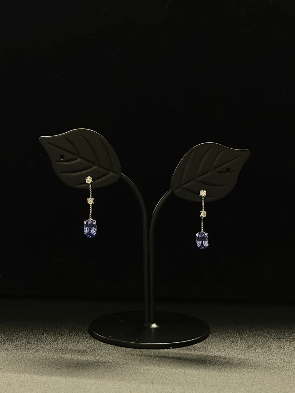 K18WG TANZANITE EARRINGS TZ0.40CT*2 FD0.05CT*2 0.6G