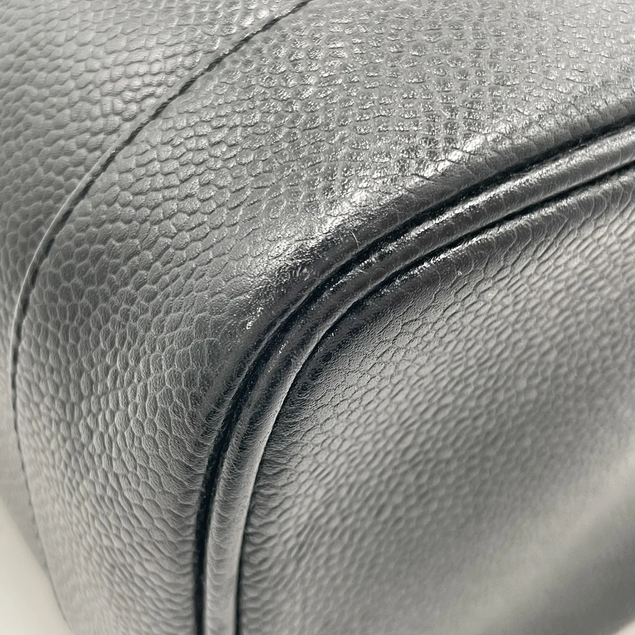CHANEL CAVIAR VANITY BAG (6 SERIAL CODE) view 5