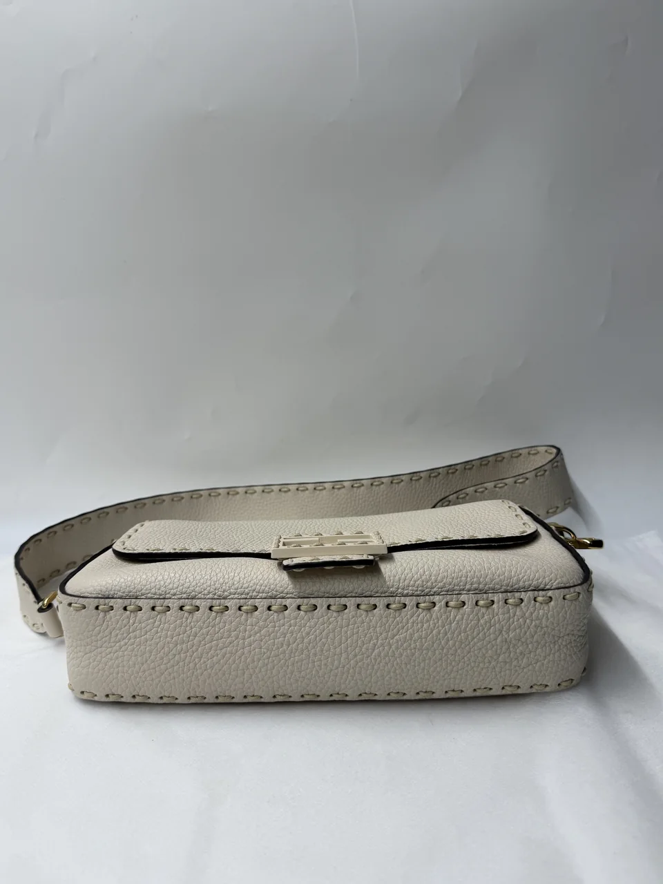 FENDI MAMMA BAGUETTE TWO-WAY SHOULDER BAG (BEIGE) view 5
