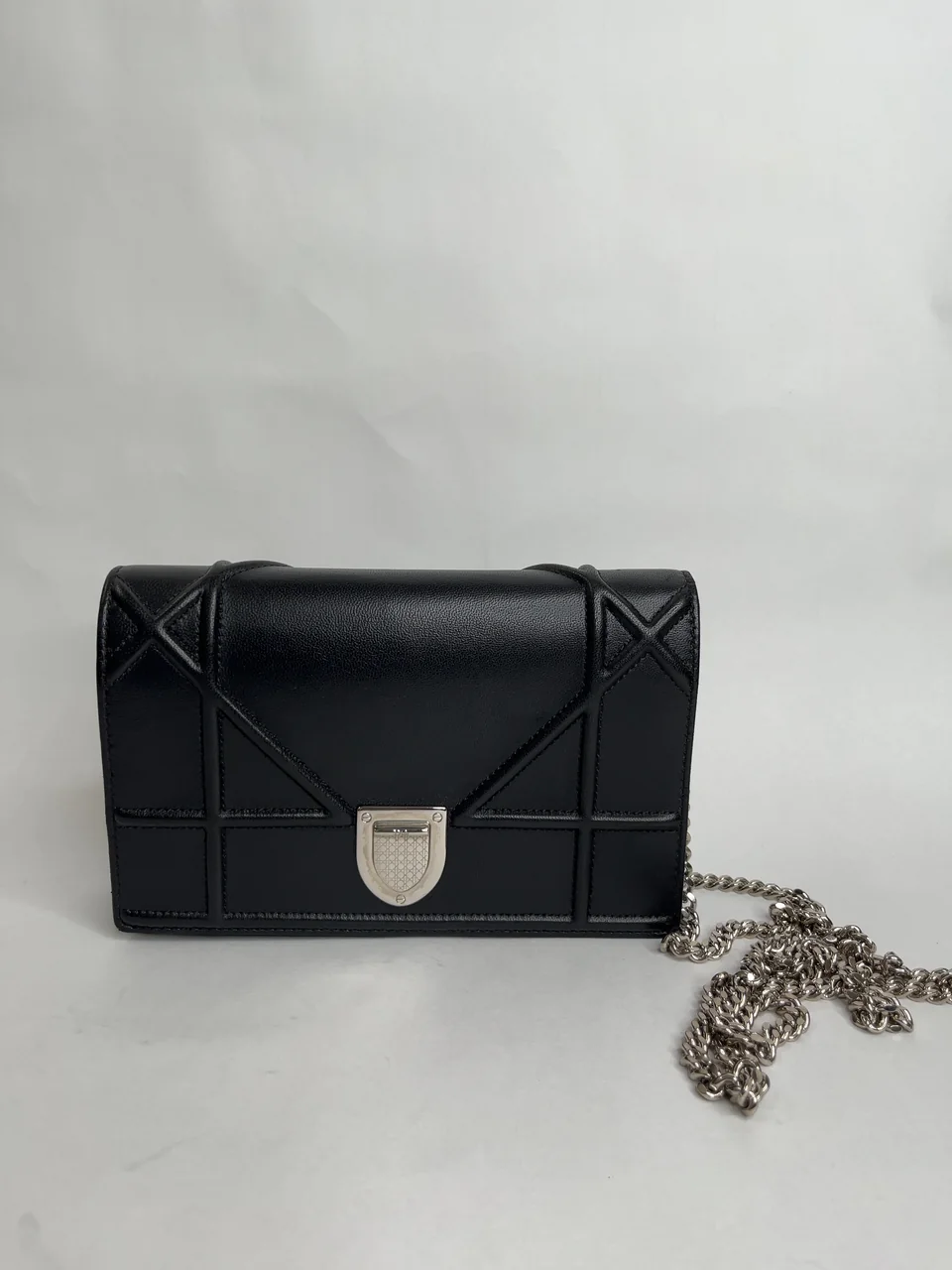 DIOR CHAIN SHOULDER BAG (BLACK) hover