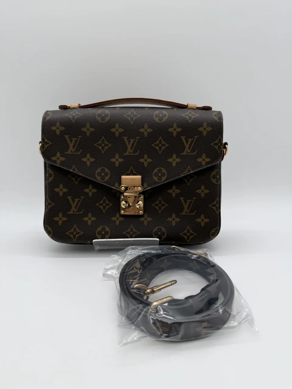 LV MONOGRAM POCHETTE METIS MM