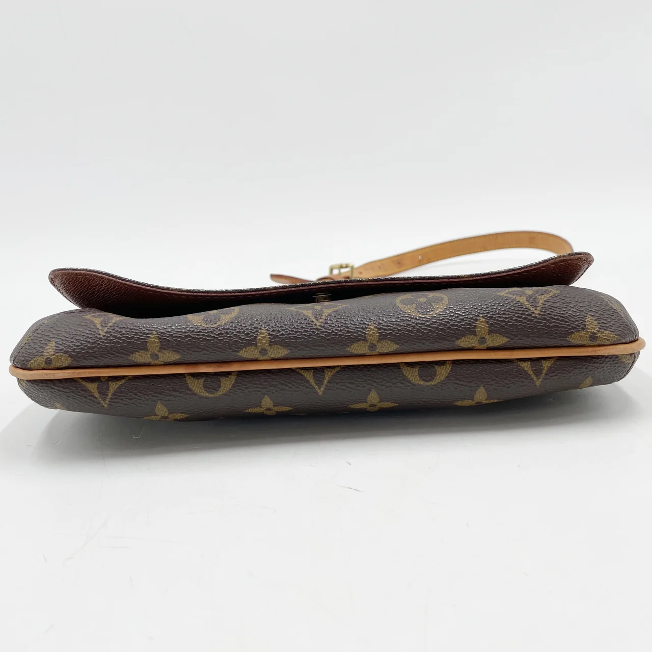 LV MONOGRAM MUSETTE TANGO SHORT view 3