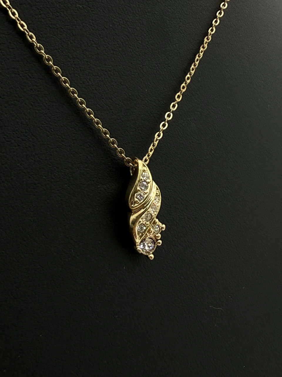 DIOR NECKLACE hover