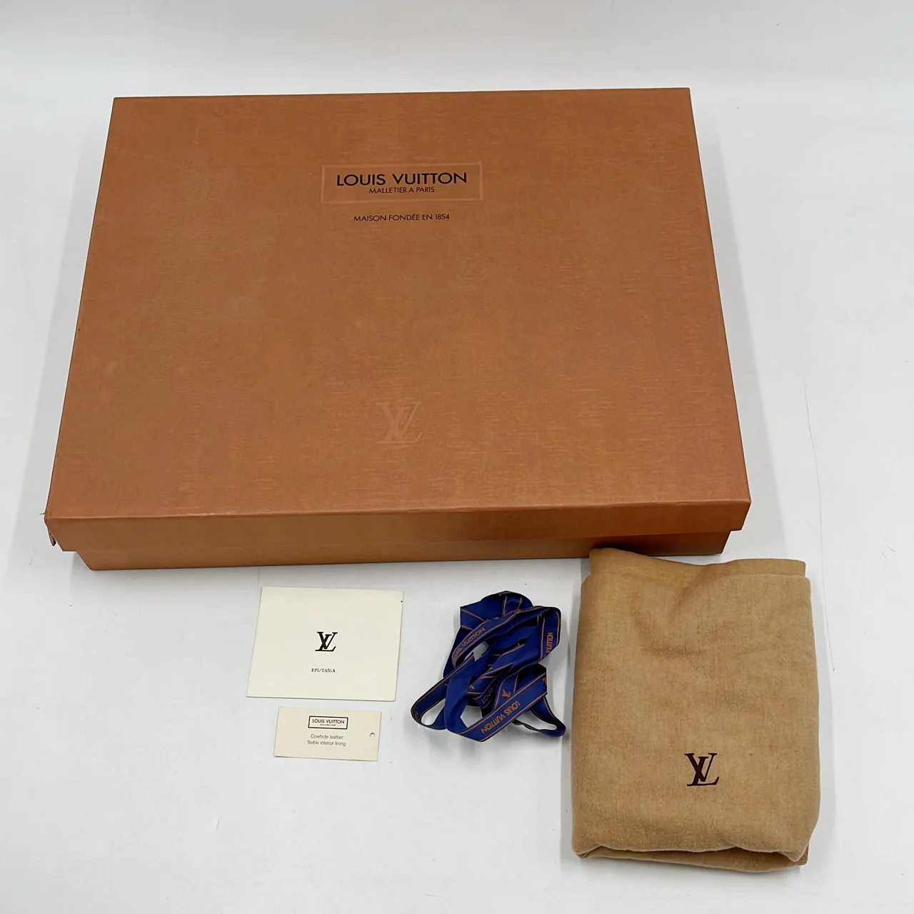 LV EPI CROISETTE PM (LILAC) view 3