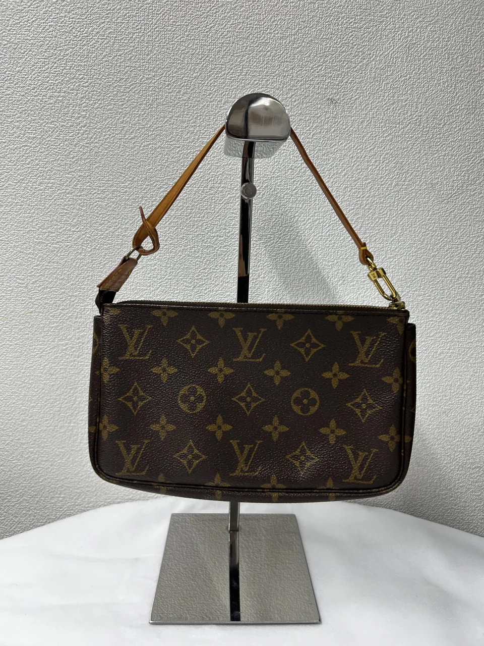 LV MONOGRAM POCHETTE ACCESOIRE