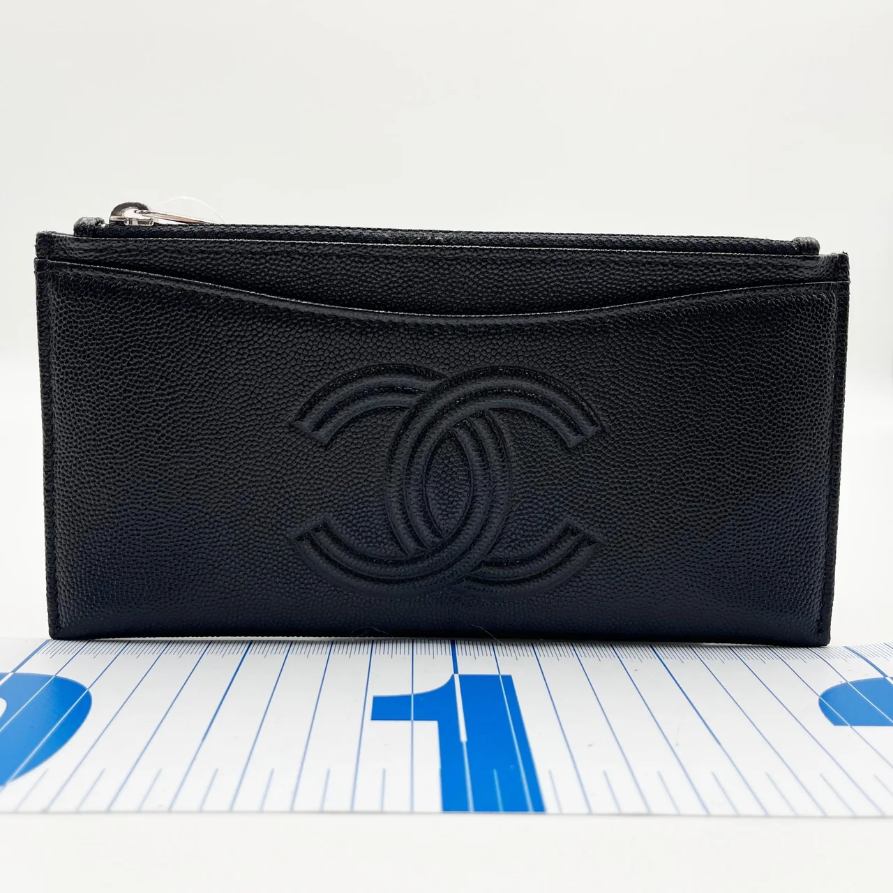 CHANEL CAVIAR ZIP CARD CASE (29 SERIAL CODE)