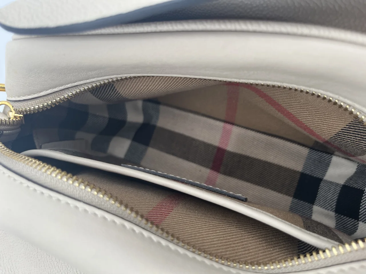 BURBERRY CAMERA BAG (BEIGE) view 10