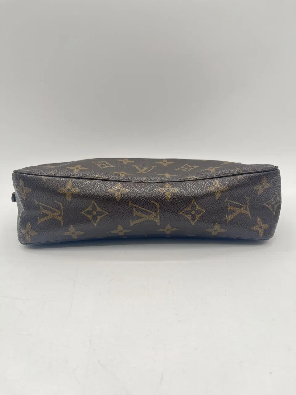 LV TROUSSE TOILETTE 23 hover