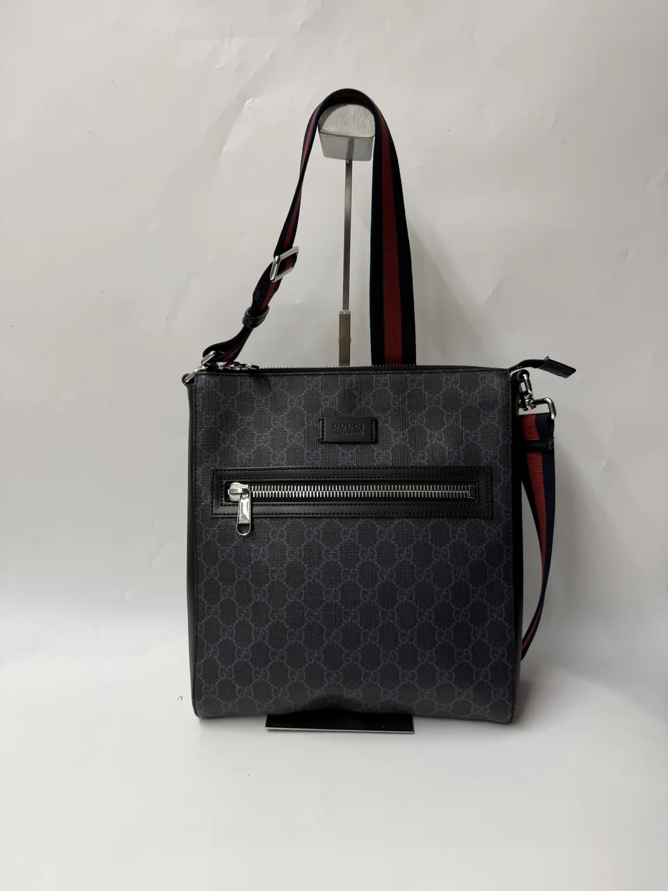 GUCCI GG SUPREME SHOULDER BAG